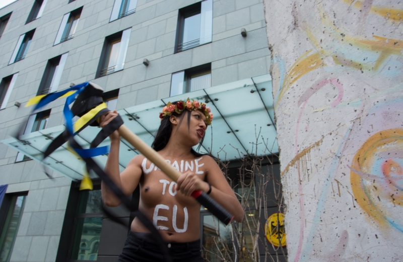 Femen Activist Attempts To Break Berlin Wall Fragment In Kyiv Nov 24 16 Kyivpost Kyivpost Ukraine S Global Voice