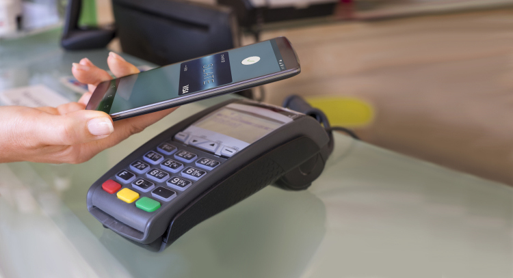 O sistema “Android Pay” deve chega ao mercado brasileiro em 14 de novembro