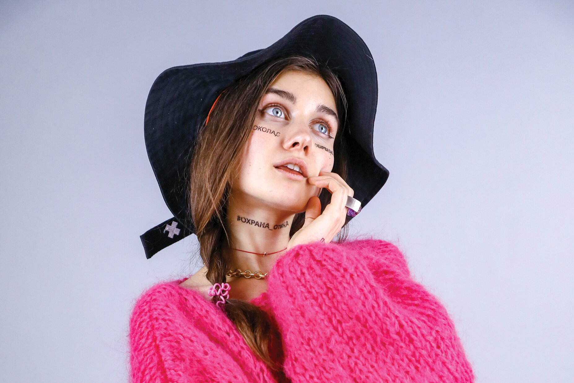 yana-shemayeva-jerry-heil-pop-singer-becomes-famous-with-relatable